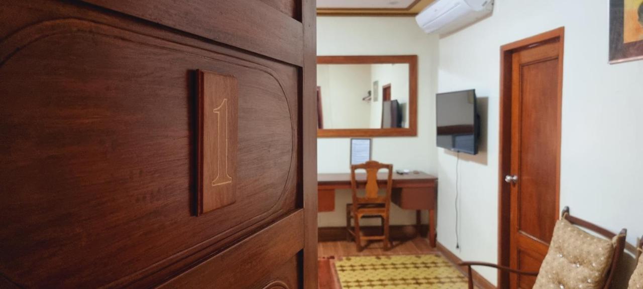 Casa Familya Hotell Batac Eksteriør bilde